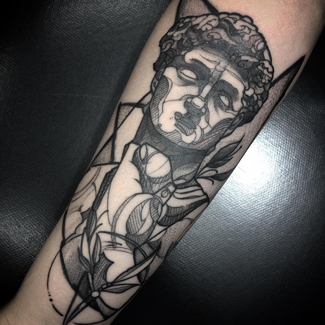 TMA TATTOO (31) 991322586 David de Michelângelo da Larissa que fez sua primeira TATTOO sexta passada e agora meteu o pé na porta pelo amor à arte !!! Valeu demais a confiança !!! #tmatattoo #daviddemichelangelo #blackwork #blackworksubmission #blackworkers #sketch #geometria #pontilhismotattoo #belohorizonte #bhtattoo