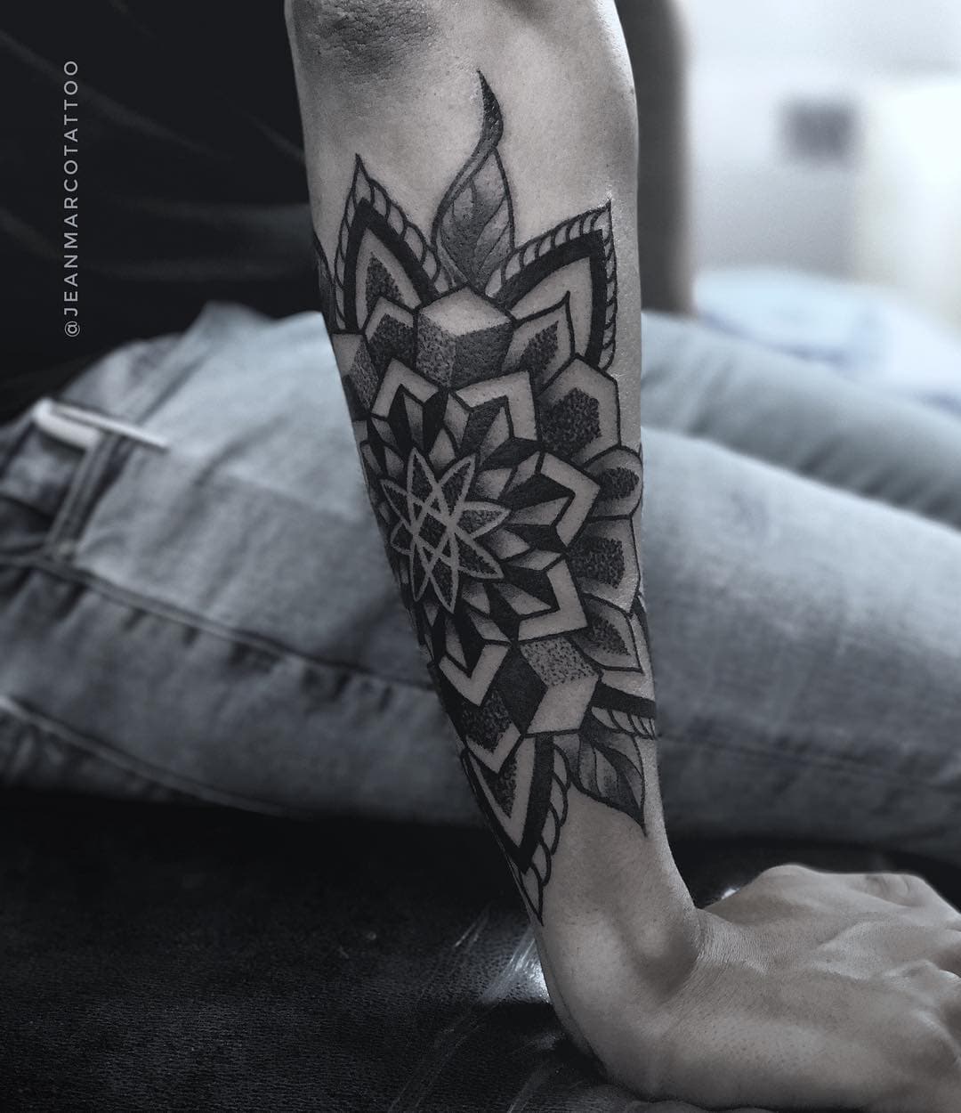 Desde otro ángulo... #inkclawtattoo #masttattoo  #dotwork #mandala realizado en  Madrid