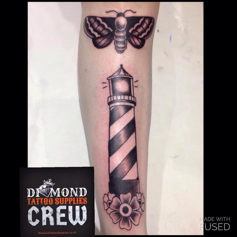 Bit of Blackwork from the other day, fun addition to a leg I'm working on! #Blackwork #blackworktattoo #lighthouse #legtattoo #girlswithtattoos #traditionaltattoo #neotraditionaltattoo #southwesttattooers