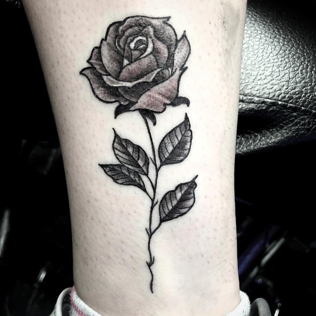 Just something simple. #simpletattoo #rosetattoo #fkirons #blackandgreytattoo #worldfamousink #tatsoul #eternalink #inkeeze #cheyenneprofessionaltattooequipment #tattooartist #tattoo #tattooart #tattooed #tattooedgirls #quickcaps #tattoos