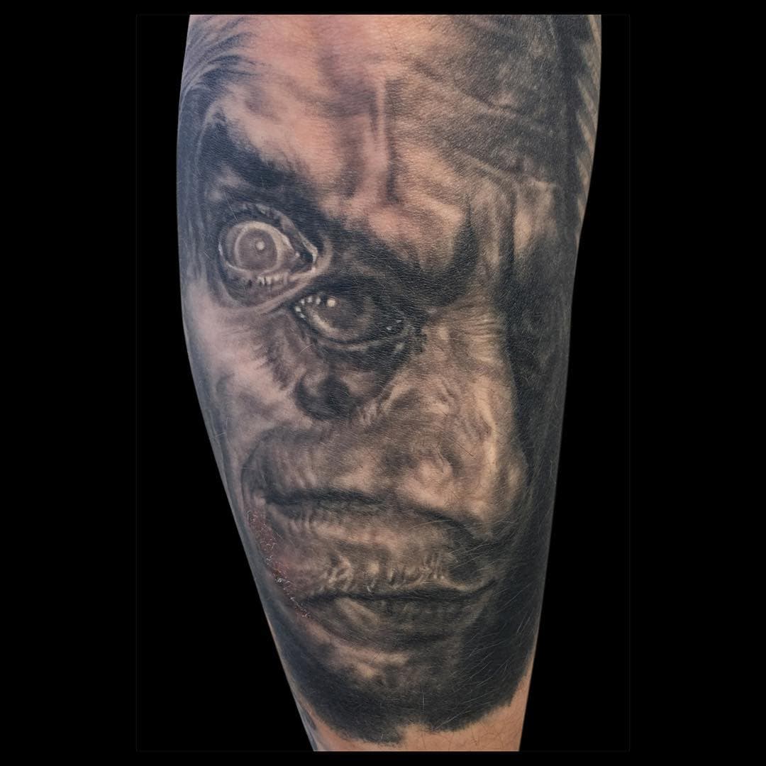 #healedtattoo #nofilter pic of this #alterego #tattoo in #bergen #norway not posted on #instagram yet... #blackandgrey #blacktattoo #benjaminmosstattoo #apocalypsetattoo #berlintattoo #berlintattooers #germantattooers #norwaytattoo #bergentattoo #scandinaviantattooers #twinpeaks #portraittattoo #darkart #today #śmierć