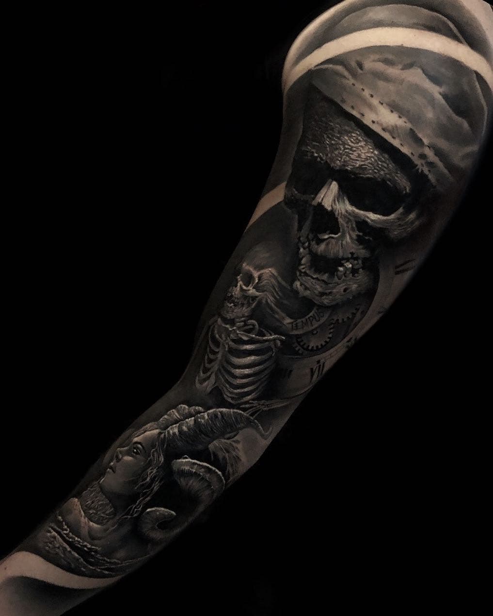 Tattoo done here at the @dctattooexpo got best friday with this one 
NOW BOOKING!!! Go to my website 
WWW.JHONCAMPUZANOTATTOOS.COM

@mdwipeoutz 
@fkirons 
@worldfamousink 
@painfulpleasures 
@mundoskink 
@stickystripz_ink_caps 
@goliathneedles 
@saniderm 
@tattoogoo 
@sullenclothing @inkedmag @freshlyinkedmagazine @inkmaster @tattoodo @bnginksociety 
#winnipeg #dctattooexpo #tattoo#tattoos#jhoncampuzanotattoo #ink
