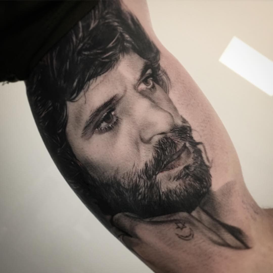 "La ilusión de la vida es un momento, que si no se aprovechan, mi arma, son sufrimientos." Camarón de la Isla  @trt_tattoo