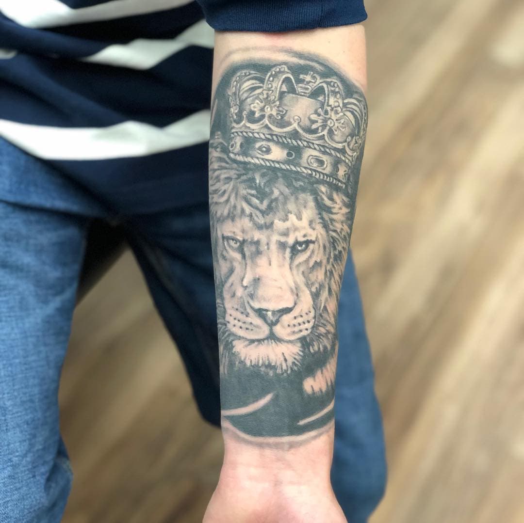 Healed lion tattoo from @roncho_tattoo
•
•
•
#tattoo #tattoos #blackandgreytattoo #lion #lionking #liontattoo #healedtattoo #flatblacktattoo #carsoncitytattoo #nv