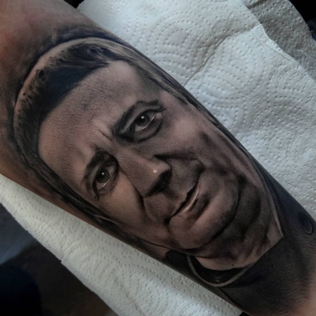 Retrato familiar.
Patrón de @restaurantesanmartino, referente para la gastronomía gallega y padre de una gran amiga. Un millón de gracias por confiar en mí para este homenaje.
Hecho en @sputniktattoovigo

Con huecos disponibles para tatuar hasta final de mes y septiembre en @8milimetrostattoo

CONSULTAS: HYDETATTOO.APPOINTMENTS@GMAIL.COM

#tattoos #tattooer #tattooist #tattooartist #realism #blackink #blackwork #blackworkers #ink #inked #tattoospain #spaintattoos #thebestspaintattooartists #tatuajesytatuadores #realistictattoos #inkig #ink_ig #barcelona #barna #bcn #barcelonatattoo @spanishrealistictattoos @realistictattoos