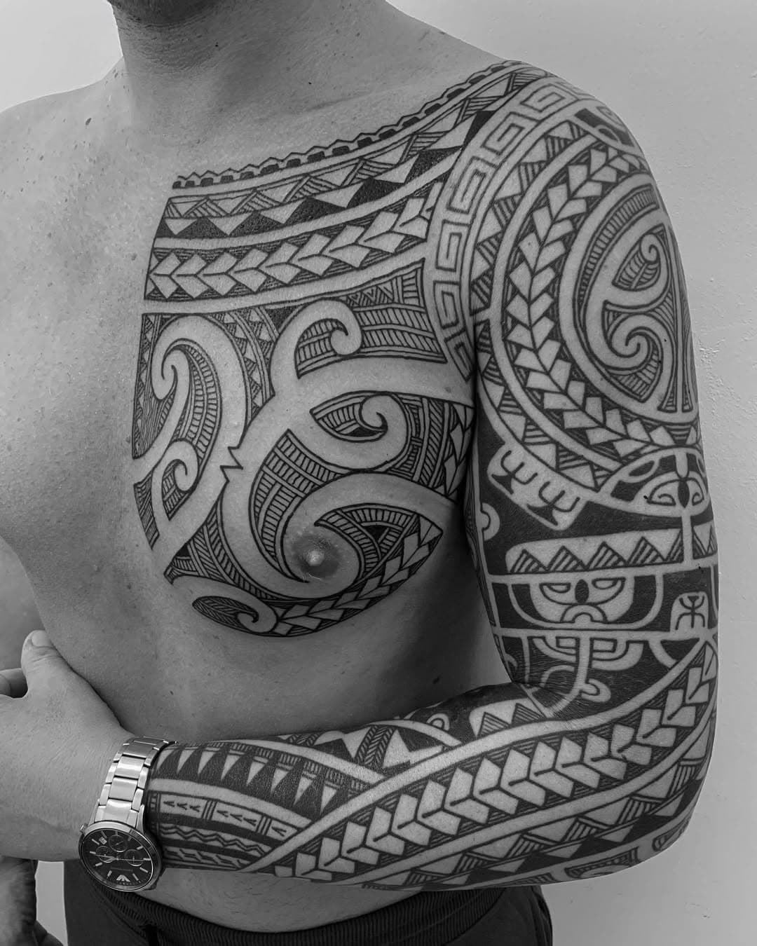 Chest addition for Marlon. #polynesiantattoo #samoantattoo #tribaltattooers #tribaltattoo #borneotattoo #berbertattoo #higginsandcotattoo #sacredtraditiontattoo #sevendoorstattoo