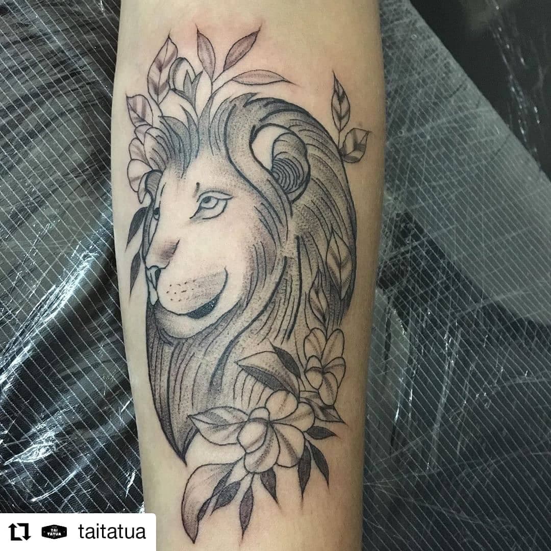 Tattoo que rolou esses dias feita pela incrível @taitatua

Gostou? Já manda DM e agende seu horário!

#Repost @taitatua
• • • • • •
Leão da @izaabele, obrigada pela oportunidade e confiança. Foi um prazer ❤️ #finelinework #fineline #femaleartist #blackwork #blackworksubmission #bhtattoo #braziltattoo #braziliangirl #leaotattoo #leotattoo #finelinesubmission #tattooaddict #blackandwhite #blackandwhitetattoo #tattoo2me #inspirationtattoo #tattooinspiration