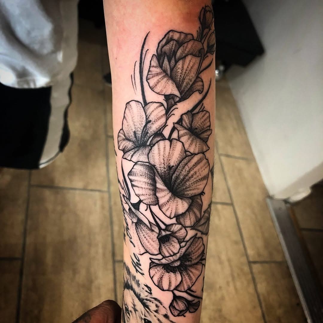 Most recent works 
Done by : @sk0pedope 
Flower filler 
Only at:
⚜️PVD INKGODS⚜️
374 elmwood Ave , Providence RI