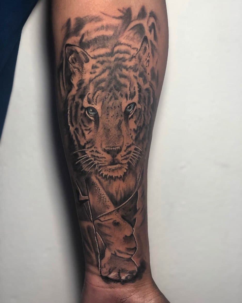 Tatuagem realizada pelo tatuador: @Jp.fernnandes  Obrigado pela confiança, agende já você também! .
📲Orçamento por direct .
📍Cruzeiro Novo, Brasília .
#tattoo #tattoos #tattoostyle #tattoo2me #tattoolion #tattooleao #tattoopanturrilha #tattooblackandgrey #eletrickink #eletrickinkbrasil #tatuagem #tatuajes #tattoobrasilia #instatattoo #tattoolovers #tattoolove #brasilia #asasul #asanorte #cruzeironovo #cruzeirovelho #octogonal #work #rabisco #scrawl