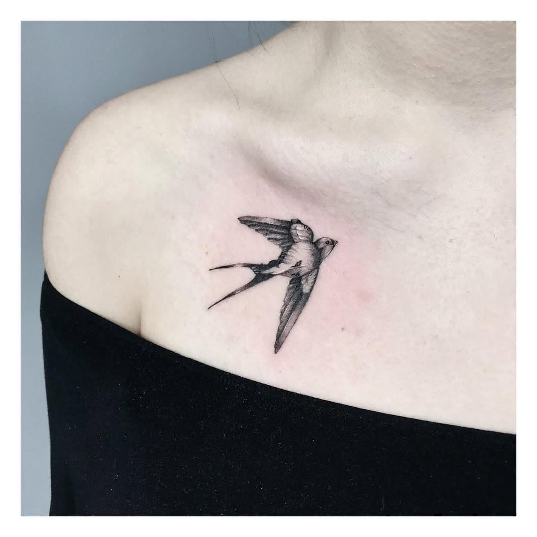 Jaskółeczka od Kaliny • @viburnum_ • #królestwotatuażu #krolestwotatuazu #krolestwowarszawa #najlepszestudiowmiescie #tatuazwarszawa #tatuażwarszawa #studiotatuażu #studiotatuazu #studiotatuażuwarszawa