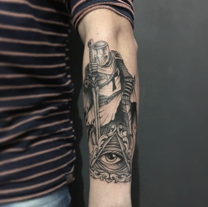 Mais um dos trabalhos realizados pelo @kzrtattoo 
Curte esse tipo de #tattoo? Então chama no direct e marca a tua!