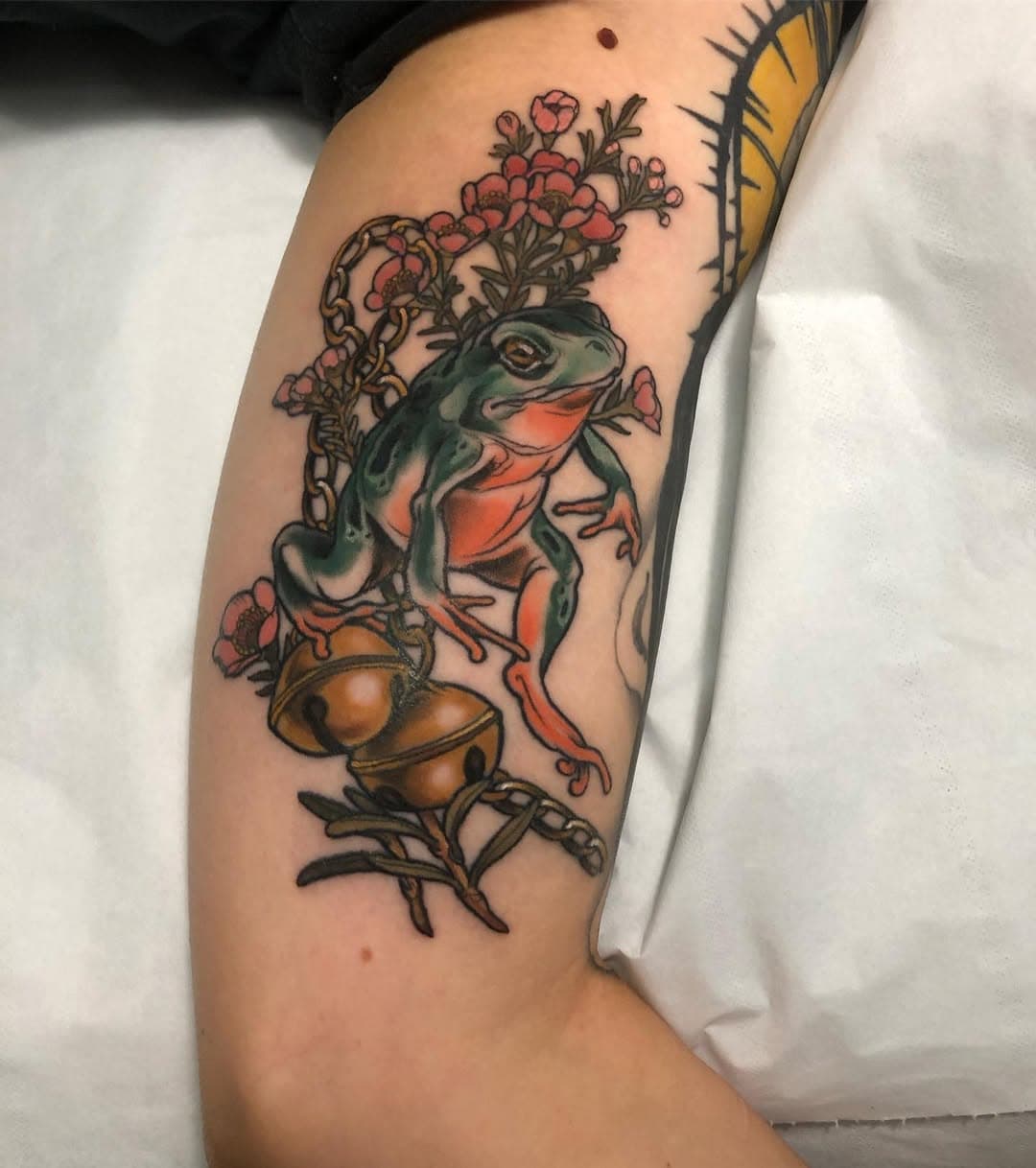 Forgot to post this one from Berlin a couple weeks ago! Little frog for Louisa 🐸 
Time available in winnipeg 💫 *
*
*
*
 #d_world_of_ink #neotradsub #neotradstyle #neotraditionals  #vegantattoos #neotraditionaltattoo #thebesttattooartists  #vegan #uktattooartists #oldworkers #neotraditional  #berlin #berlintattoo #neotradeu #vegantattooartists #torontotattoo #brightontattoo #winnipegtattoo #myneotraditionals  #taot  #winnipegtattoos #winnipegtattooartist