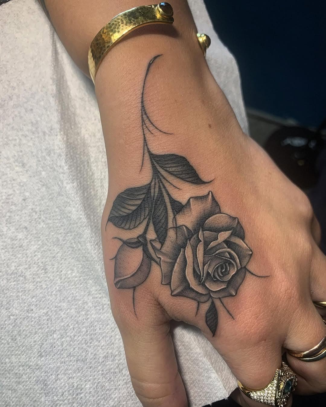 Single needle rose 🌹 would love to concentrate on a lot more small fine line work ❤️ #tattoo #tattoos #tattooed #handtattoo #rose #rosetattoo #blackandwhite #blackandgreytattoo #bng #singleneedle #churchyardtattoo #bishoprotary #worldfamousink #inkig #skinartmag #tattoodo #inkedmag #inksoulinksoul #tattoosnob #hitchin #hertfordshiretattoo