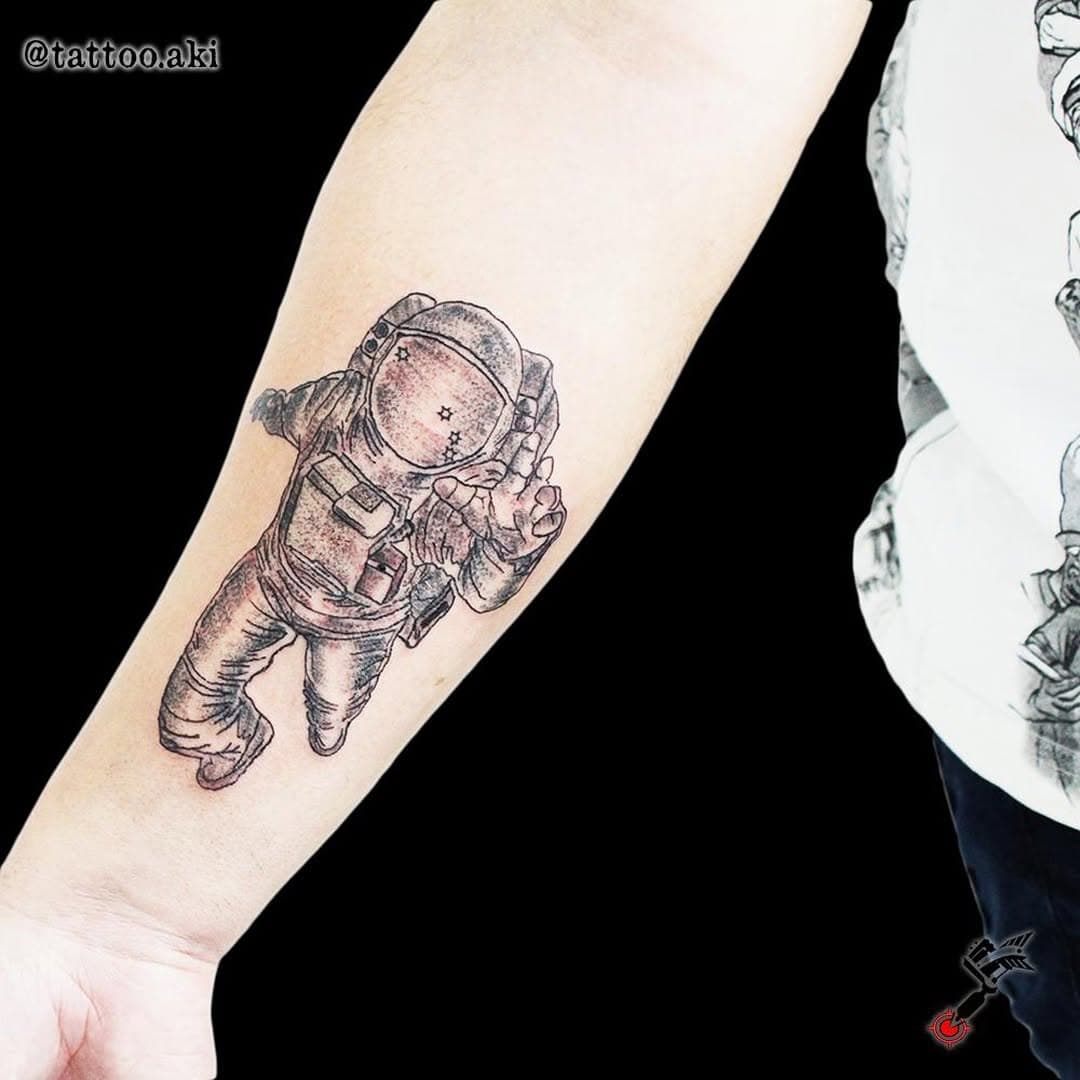 1ª Sessão  do Astronauta do Fabio, feito pelo @dan.blackInk no @tattoo.aki.⁠
⁠
Orçamentos:⁠
⁠
WhatsApp:☎️(21) 97178-0445 ou https://wa.me/5521971780445⁠
Site: www.tattooaki.com.br⁠
Facebook: www.facebook.com/tattooakirj⁠
⁠
⁠
#tatuagemrj #tattoorj #tattoo #tatuagem #riodejaneiro #rj #tatuadorrj #tattooed #tattooartist #tattooart #tattooedgirls #tattoolife #instatattoo #traditionaltattoo #tattoos #tatuagemfeminina #tattoo2me #tattoodo #tattooja #estudiodetatuagemrj #ink #inked #tattooink #girlswithtattoos #inspiration #love #instagood #photooftheday #art #tatuagensfemininas