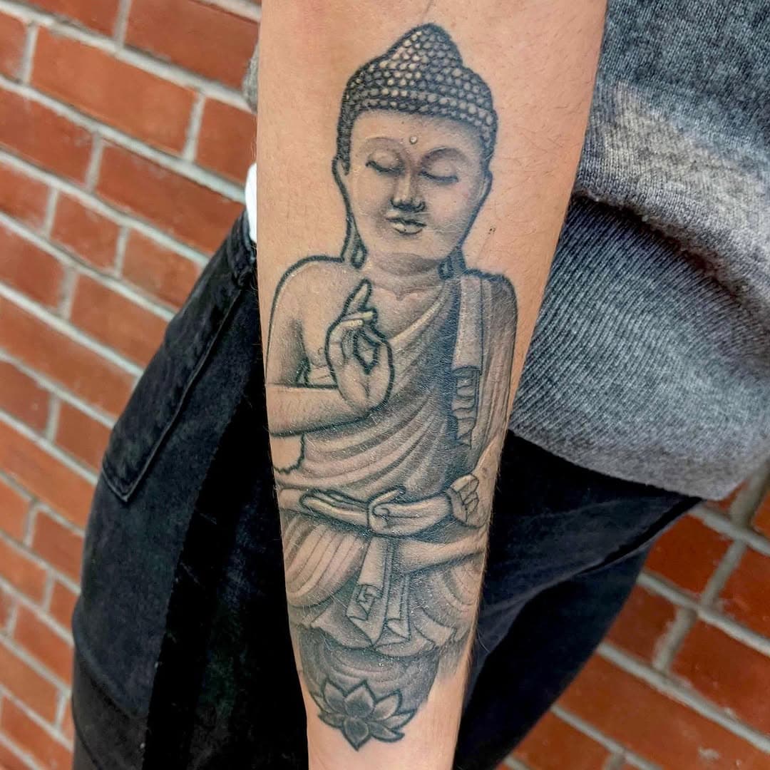 Teak Buddha on the one and only @cammyounot 🙏🏼 thank you so much as always!! Tattoo by Kurt .
.
.
#buddha #buddhatattoo #tattoo #blackandgreytattoo #bngtattoo #inked #tattooart #tattooartist #art #njtattooartist #njtattooshop #hommagetattoo