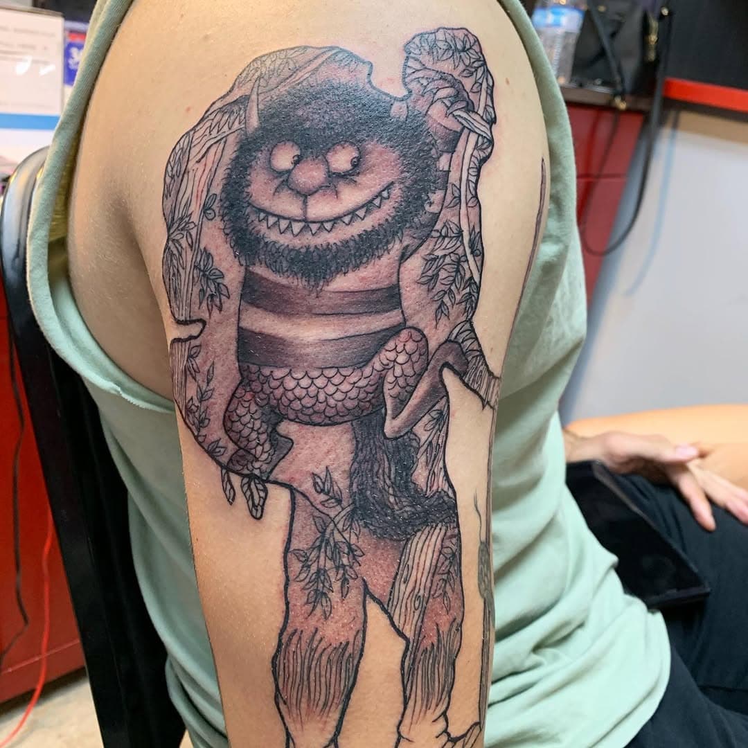 #frankieray#worldfamousemporiumoftattoo#tattoo#blackandgrey#color#best##fun#vannuys#sanfernandovalley#tattooshop#wherethewildthingsare#hikingtattoo#hikingsihlouette a custom hiking piece, stay tuned for the finishing touches!