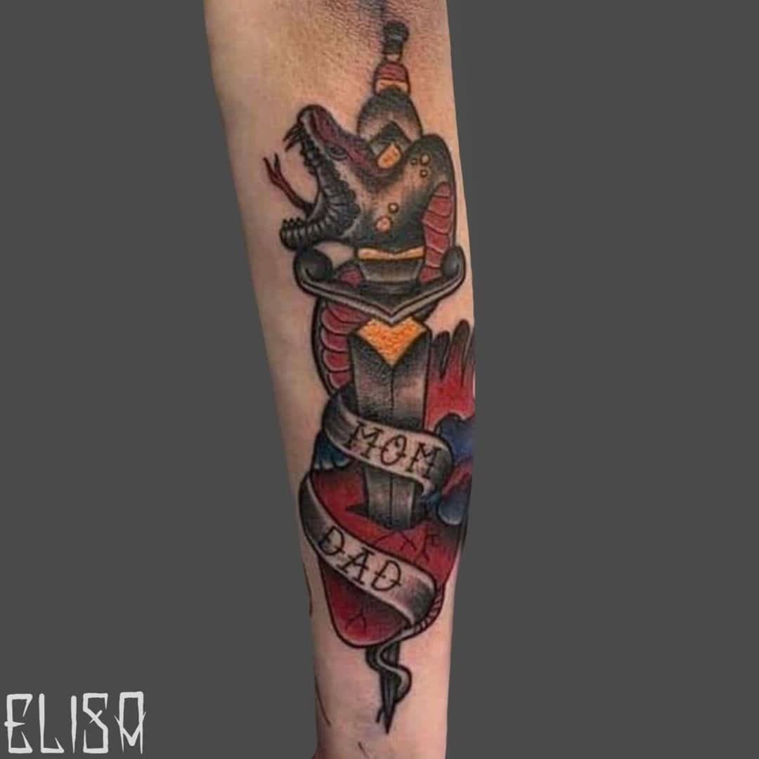 Tatuaggio tradizionale realizzato dalla nostra resident artist @elinktattoo ⠀
.⠀
.⠀
#tattoo #traditional #traditionaltattoo #traditionalart #traditionaltattooartist #traditionalcolor #traditional_art  #ink #inked #inkartist #inkart #tattooart #tattooartist #tattooink #colorink #colorart #tattoocolor #tatuaggio #iltatuaggio #tat #tatts #tattooitaly #tattoomilano #tattooitalia