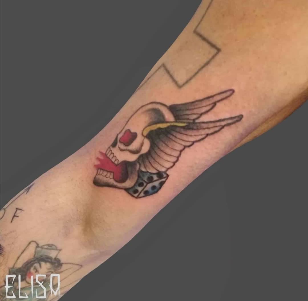 Piccolo teschio #oldschool realizzato dalla nostra resident artist @elinktattoo ⠀
.⠀
.⠀
#tattoo #tattoos #tatt #tattooart #tattooartist #tattooink #tattooist #tattooing #tattooed #tattooer #tattooideas #tattoosnob #skulltattoo #traditionaltattoo #traditionalart #traditionaltattooartist #oldschooltattoo #colorink #colortattoo #inkcolor #tattooinkcolor #smallskulltattoo #amazingink #lovetattoo