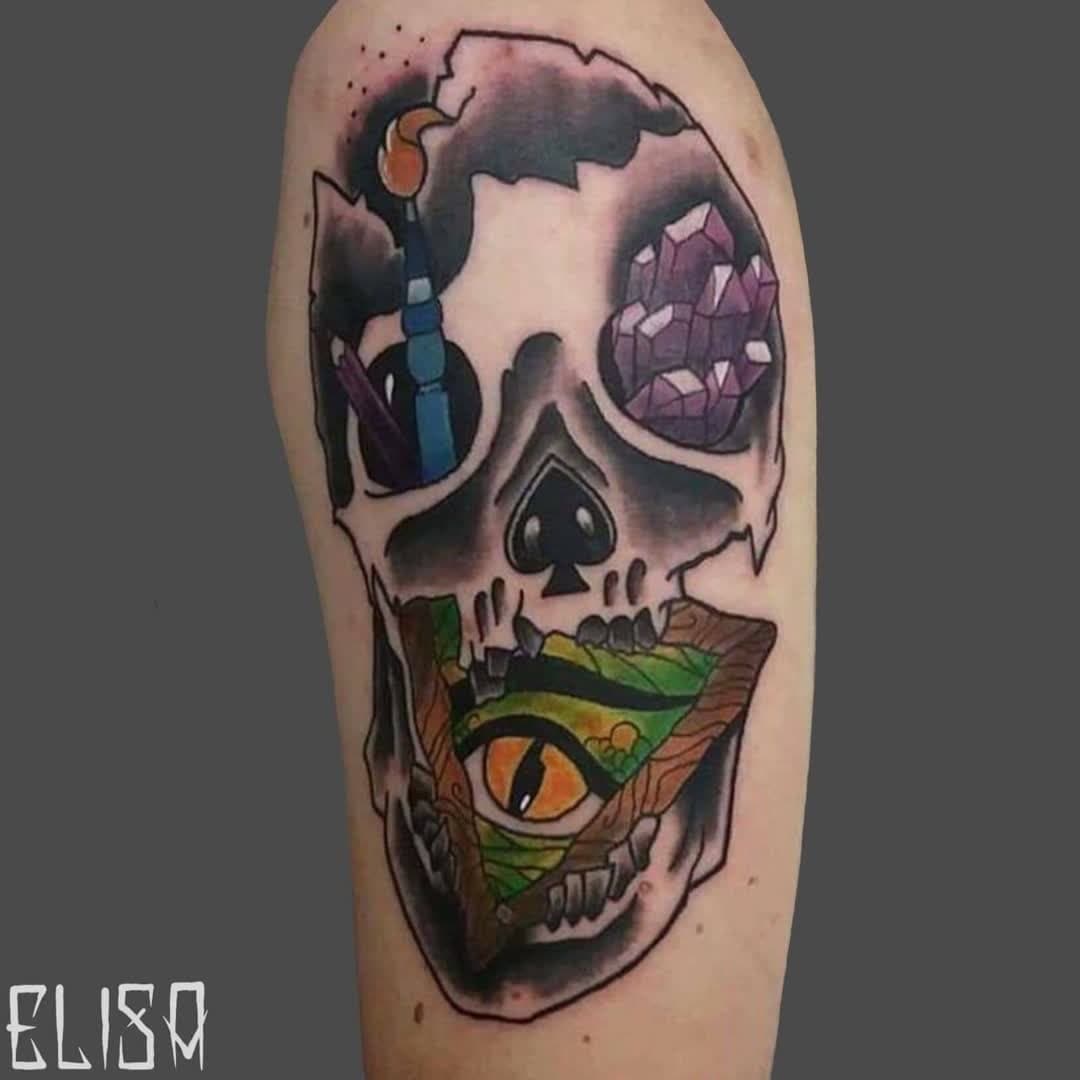 Teschio #neotraditional realizzato dalla nostra resident artist @elinktattoo ⠀
.⠀
.⠀
#tattoo #tattoos #tattooartist #tattooart #skulltattoo #neotraditionaltattoo #neotraditionalart #colortattoo #inkcolor #colorart #art #artist #artoftheday #tattoooftheday #pitbulltattoostudio #tattooitaly #tatuatoriitaliani #tatuaggio #iltatuaggio #amazingart #amazingink #brushtattoo