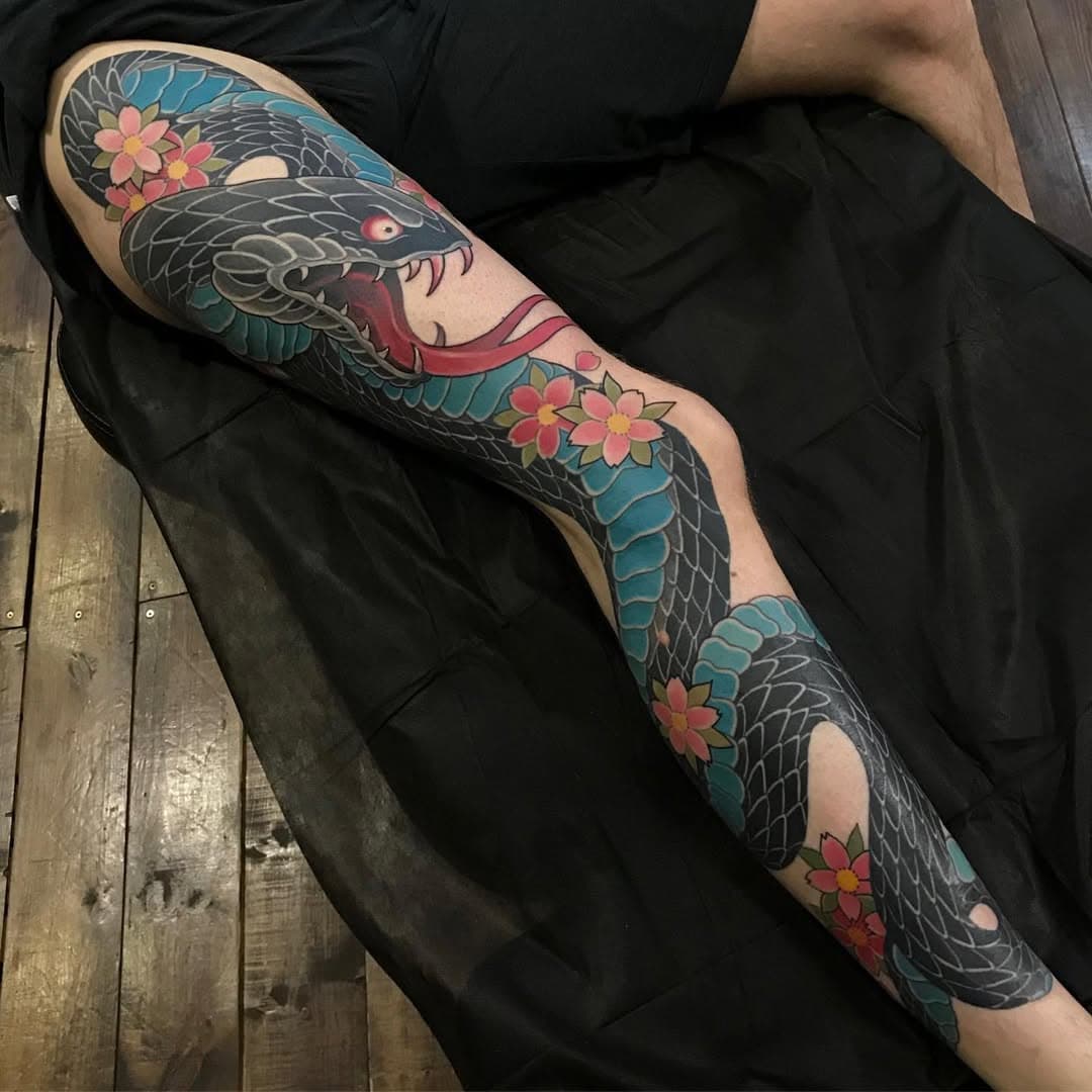 Leg #Snake Half healed/half fresh . @gangstas_paradise_tattoo @moscowtattooconvention . .
 #tattooworkers  #oldlines  #oldschooltattoo  #revolutionneedles #thebesttattooartists #neotraditional #neotraditionaltattoo
. #tattoomoscow #tattoomsk #tattoorussia #tttism