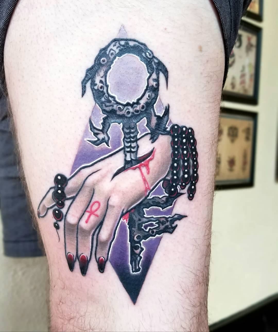 Tattoo by @jojo.mojo.tattoos
#comicbooktattoo #nerdtattoo #colortattoos #neotrad #neotraditionaltattoo #keytattoo #nerdy #handtattoo #boisetattooers #idahotattooers #boiseidahotattooartist