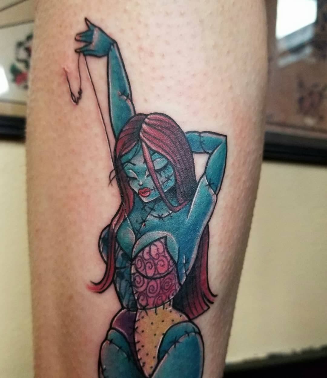 "I sense theres something in the wind"
Tattoo by @jojo.mojo.tattoos 
#sallytattoo #nightmarebeforechristmastattoo #nightmarebeforechristmas #timburtontattoos #pinuptattoo #nerdtattoo #neotrad #neotraditional #colortattoos #funtattoos #sallynightmarebeforechristmas #disneytattoos #boisetattooers #boiseidahotattooartist #idahotattooers