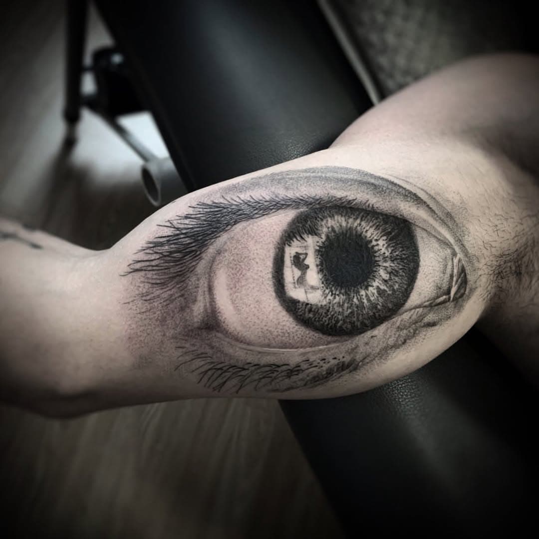 ⚡️JB⚡️ Tatouages par @kikotattoos 
Merci beaucoup @jbapt_ 😉💪🏻
.
.
.
.

#eyetattoo #pantheraink #killerinktattoo #realistictattoo #france #annecy #hautesavoie #rhoneaples #tattoo #art #ink #bodyart #bngtattoo #minirealism #aixlesbains #albysurcheran #planettattoo #artistic #tattoos #passion #italianartist #realisticink #blackandgraytattoo