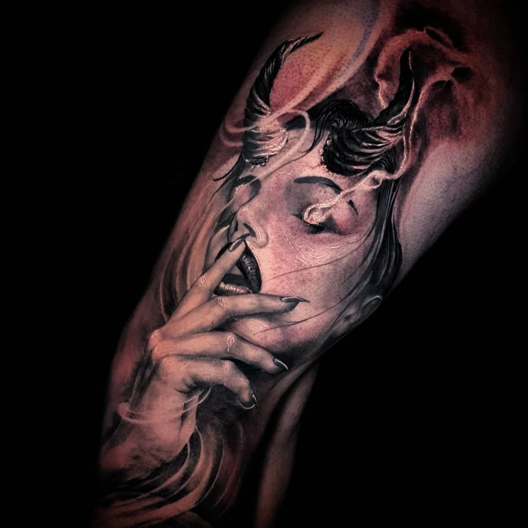 "Evil bish" thanks Alex, looking forward to adding to this!
.
❌let me know what you think!❌
.
.
--->@thegrimraptor
--->@z00tatt00
--->@harringtonstattooco #harringtonstattoobalm #z00tatt00 #inkedlife #tattoo #cheyennetattooequipment
#cheyenne #starbritecolors #biggerisbetter #evil #evilgirl #hornedgirl #girlportrait