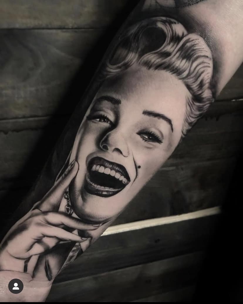 Norma Jeane 
Realizado por @javi_peche residente del estudio.
Para información y citas:
@javi_peche 
#tattoo #tattooing #inked #inktattoo #realism #realismotattoo #black #healed #blacktattoo #blackworktattoo #blackwork #black #lineart #blackandwhite #igers #vscocam #blackandgrey #tattooartist #art #tattoolife  #tattooart#marilynmonroe #normajeane