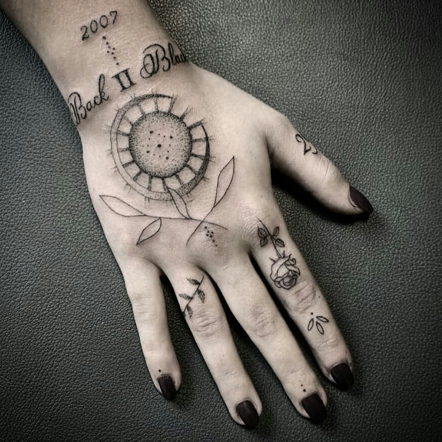 Hands and fingerz confection by @ali_n_bloodink ✌
.
.
.
.
#fingertattoo #pantheraink #xxx #killerinktattoo #stencilstuff #france #annecytattoo #tattoo #art #ink #bodyart #inkedgirl #inkedboy #handtattoo #tattooed #blacktattoo
#flashaddicted @flash_addicted @blacktattooing #btattoing #aixlesbainstattoo #planettattoo #artistic #tattoos #passion #bloodink #lettering #tartiflette