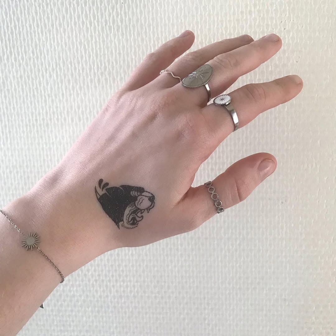 -🐯-
.
.
.
#dailytattoo #tattoo #tiger #tatouageephemere #hand #personnalisation #personnalisé #custom