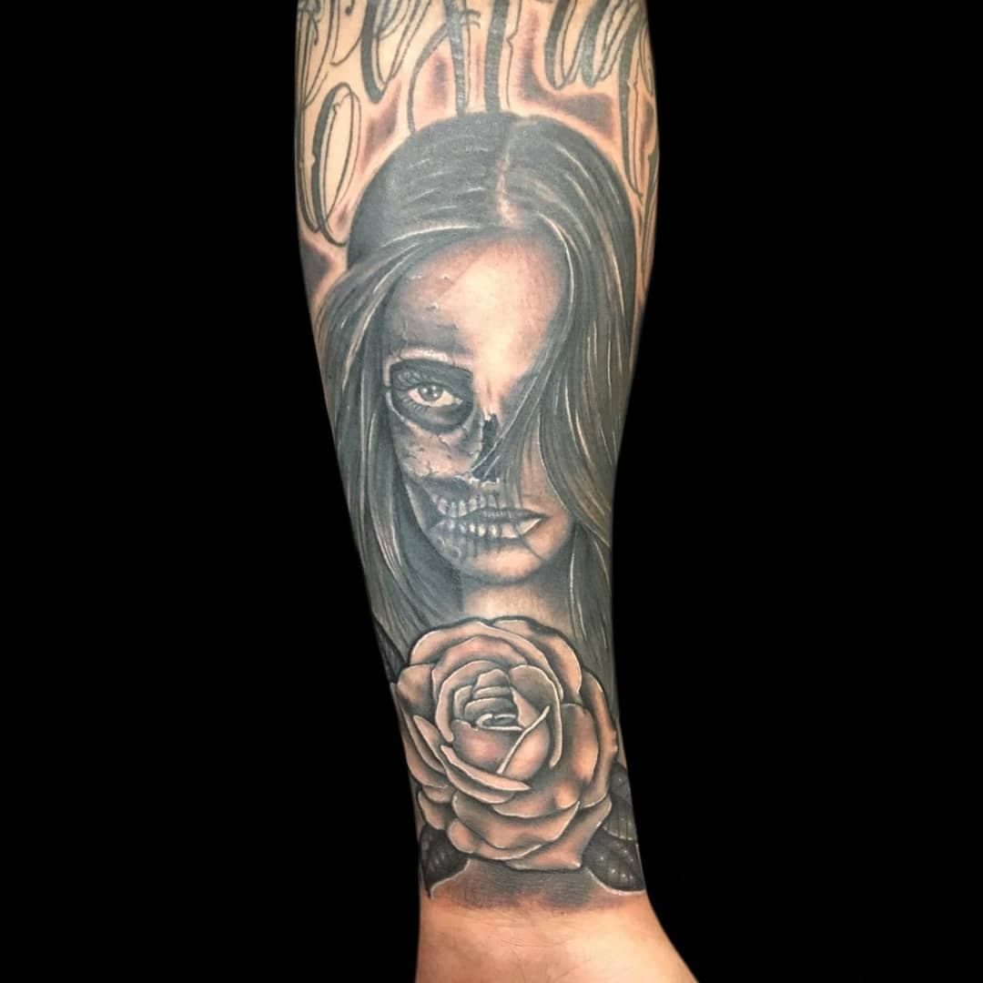 Trabalho exclusivo em Preto e Cinza realizado pelo nosso grande mestre @kaveratattooist em 2014 no @oliveira_gregory, finalizado e retocado agora em 2020. 
Gostou? Bora tatuar! @kaveratattooist tem vários projetos maneiros disponíveis e você pode enviar a sua ideia que ele cria uma arte exclusiva para você!

Agendamentos pelo direct e pelo WhatsApp - 032 998195356

@kavera.tattoo 
@kaveratattooist

#tatuagem #tatuajes #tattoo #tattoos #kaveratattoo #kaveratattooist #pigmentopesadotattoocrew #tattooplace #tattoopride #tattoo2me #juizdefora #jf #jftattoo #tatuadorbrasileiro #arte #art #bngtattoo #bngtattoos #blackandgrey #blackandgreytattoo #blackandgreytattoos #blackandgreysociety #blackandgreyinksociety #pretoecinza #tatuagempretoecinza #realism #realismtattoo #tatuagemrealista #realismo #pretoecinzatattoo