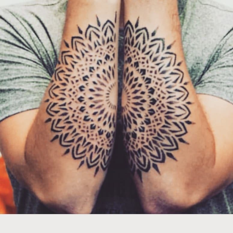 Old but gold.. repost from a few years ago. #mandala #mandalatattoo #dotworktattoo #dotworkers #dotworker #dotworkmandala #tattoo #geometrictattoos