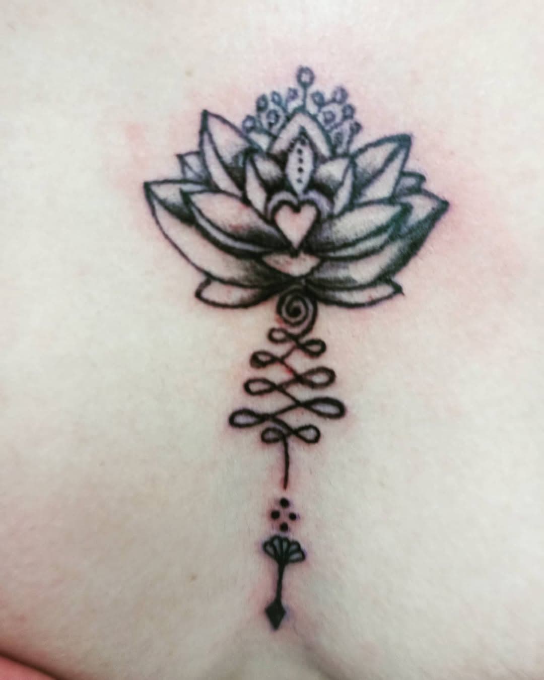 Flor de loto en el pecho
#ssngrexamor #tattooshops #lanzarote #arrecife #elcharcodesangines