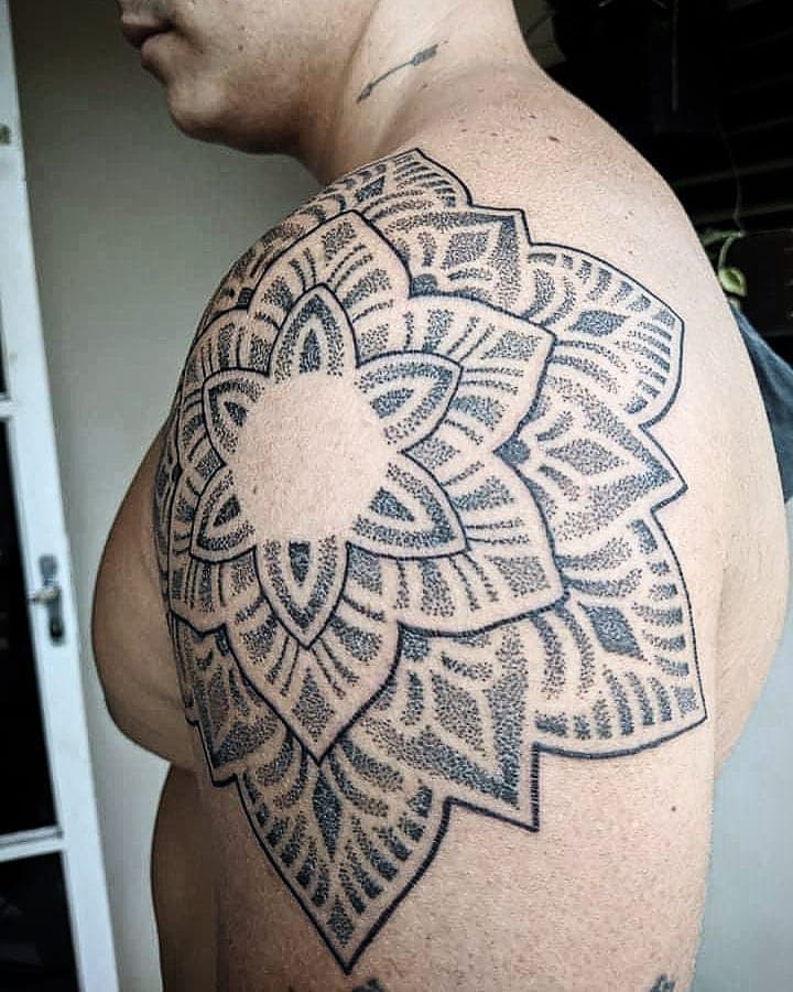 Artist: ⚜️ @birotattooink
.
.
.
.
#geometrictattoo #geometric #geometricmandala #mandalas #mandalatattoo #mandaladotwork #mandalastattoos #dotworktattoo #dotworkmandala #dotworknow #pontilhismotattoo #pontilhismomandala