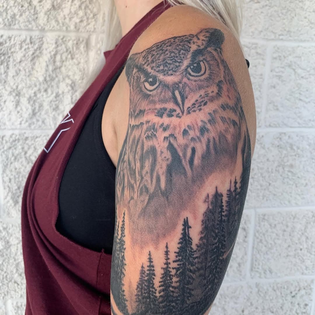 Done by @cmax151. Get in touch with us for your next appointment. #tattoo #glendaleaz #azartists #blackandgray #aztattooers #lukeafb #electricartstudio #owl #tattoo #girlswithtattoos #hextat #needlesupply #avondaleaz #phoenixaz #westgateaz