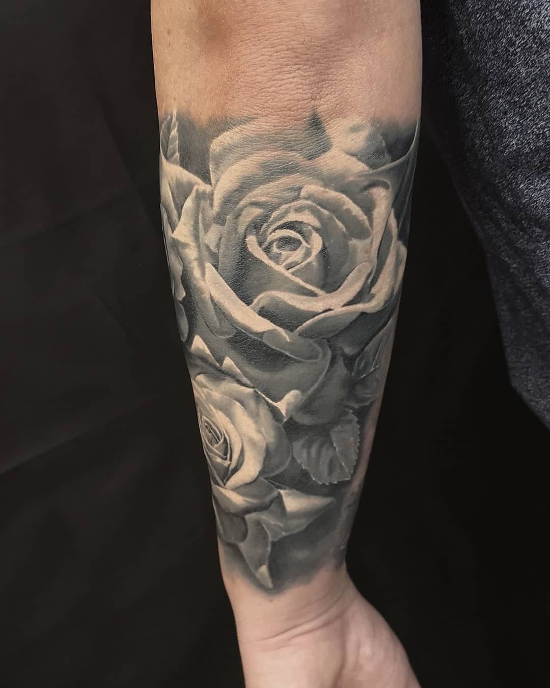 Cover up
Repost @krisztian_blaho_tattoo 
...
#Roses
Again a cover up 😅
mostly healed
.
.
. .
.  #art #artist #tattoo #tattooartist  #freshlyinked #ink #tattoomag #tattooart #tattooed #tattoolife #realism #realistictattoo  #bestrealistictattoos #skin  #realistic #budapest #artofArrowsdresden #artofArrowstattoostudio #dresden #tätowierung #tetovalas 
#tattoogirl  #tattoos  #tattooing #tattoodo  #tattoosofinstagram #tattoolove #tattooinspiration