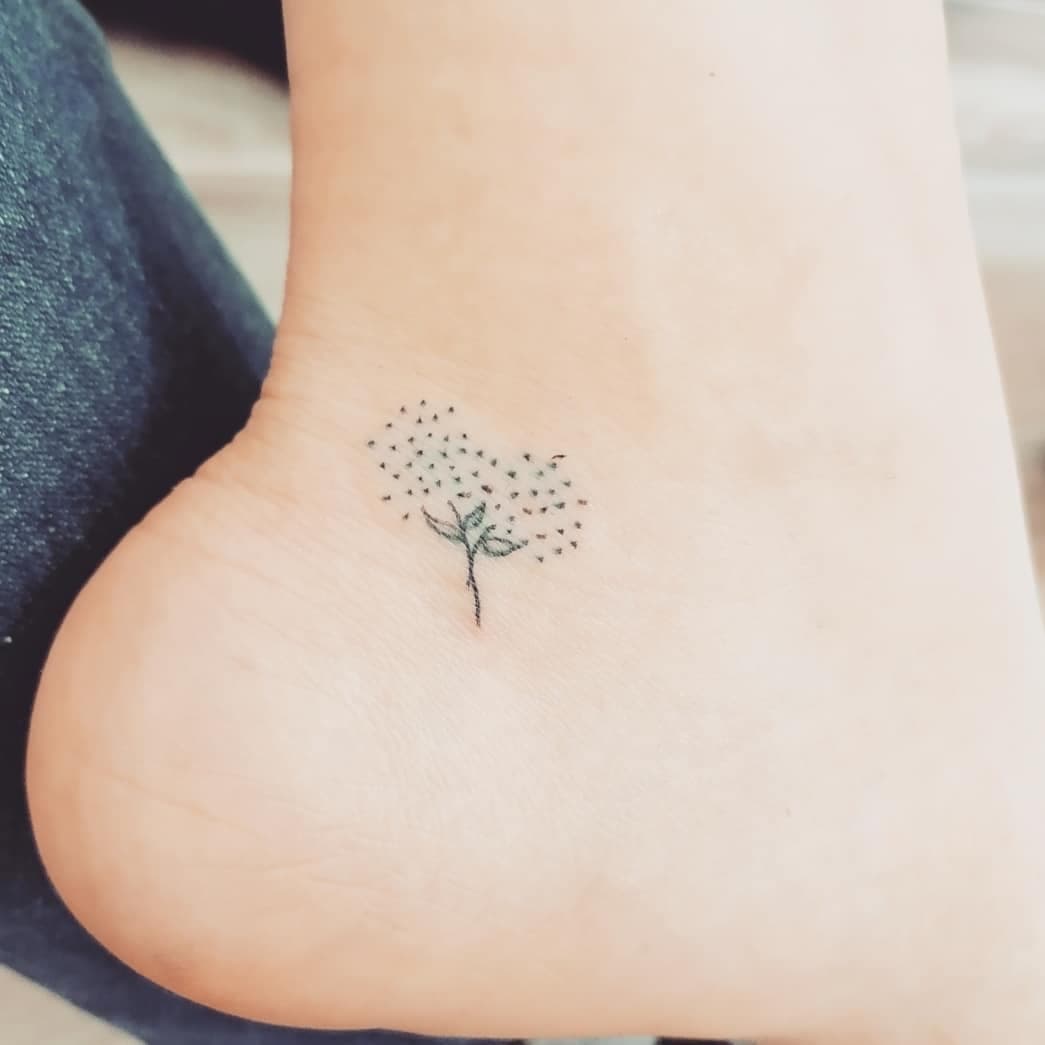 #Littletattoo
#littledandelion
🔥Todos los tatuajes lineales de hasta 9 cm en una sola tinta $400🔥📣 o 2 de hasta 7 cm en $600. Solo lineales
(Antes debe ser aprobado tu diseño). 
Solo tattoos Minimalistas 
No aplica realismo, acuarela, sombreados, etc.
Envia tu diseño. Via 📤DM.
ES NECESARIO DEPOSITO PARA AGENDAR CITA (Aplicamos políticas de cancelación o no asistencia) 💳Aceptamos Tarjetas nacionales💳 Citas disponibles de Jueves a Sábado de 12 a 5 
#blackandgreytattoo
#tatoomoms
#tattoosandiego
#tattoo
#tattoos
#tattoocomunity
#bodyart
#tattooart
#tattooed
#tattooartist
#tattooartwork
#tattooofinstagram
#inklife
#inkstyle
#inkedlife
#inkgeektattoos
#inkinstagram
#ink
#tatuadoresmexicanos
#tatuadorestijuana
#talentotijuana
#uabc
#tectijuana
#minimalistatattoo
#minimalista
#unid
#medicinaUX