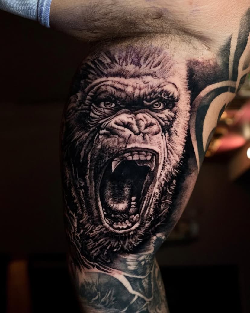 Still shot of George from rampage - make sure to check out the video I posted of this one as well! 🤟🏻
———————
#rampage #gorilla #gorillatattoo #realistictattoos #blackandgrey #rampagemovie #wildlifetattoos #realism #sicktattoos #skinartmag #inkedmag #tattoomediaink #besttattoosig #freshink