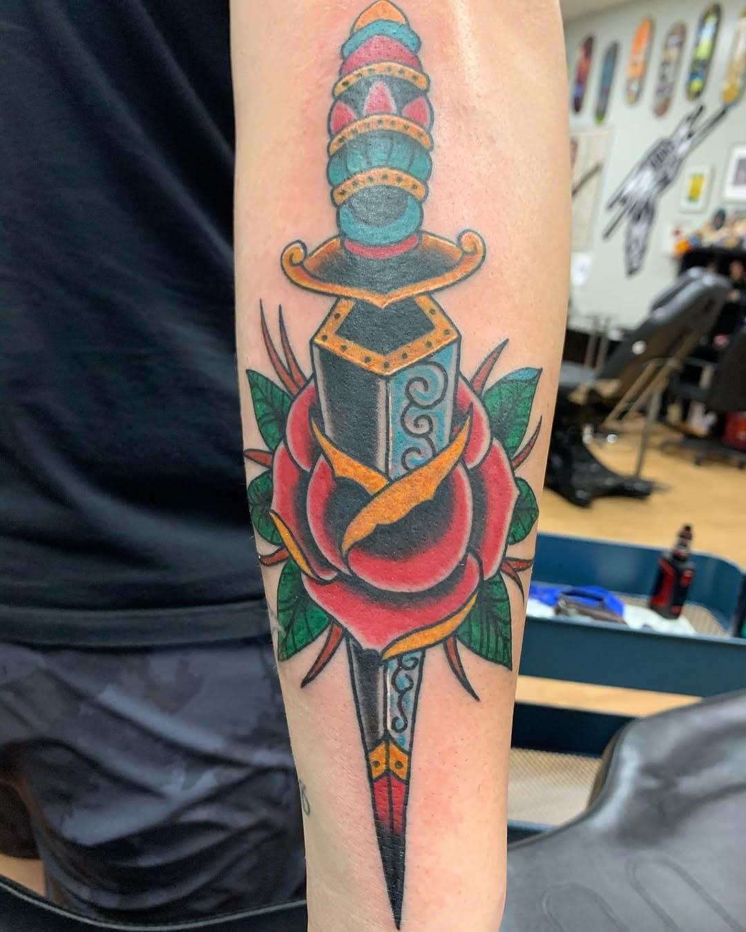 Cool piece I got to do tonight. More like this please. #tattoo #traditional #electricartstudio #glendaleaz #azartist #aztattooer #hextat #needlesupply #colortattoo #guyswithtattoos #rose #dagger