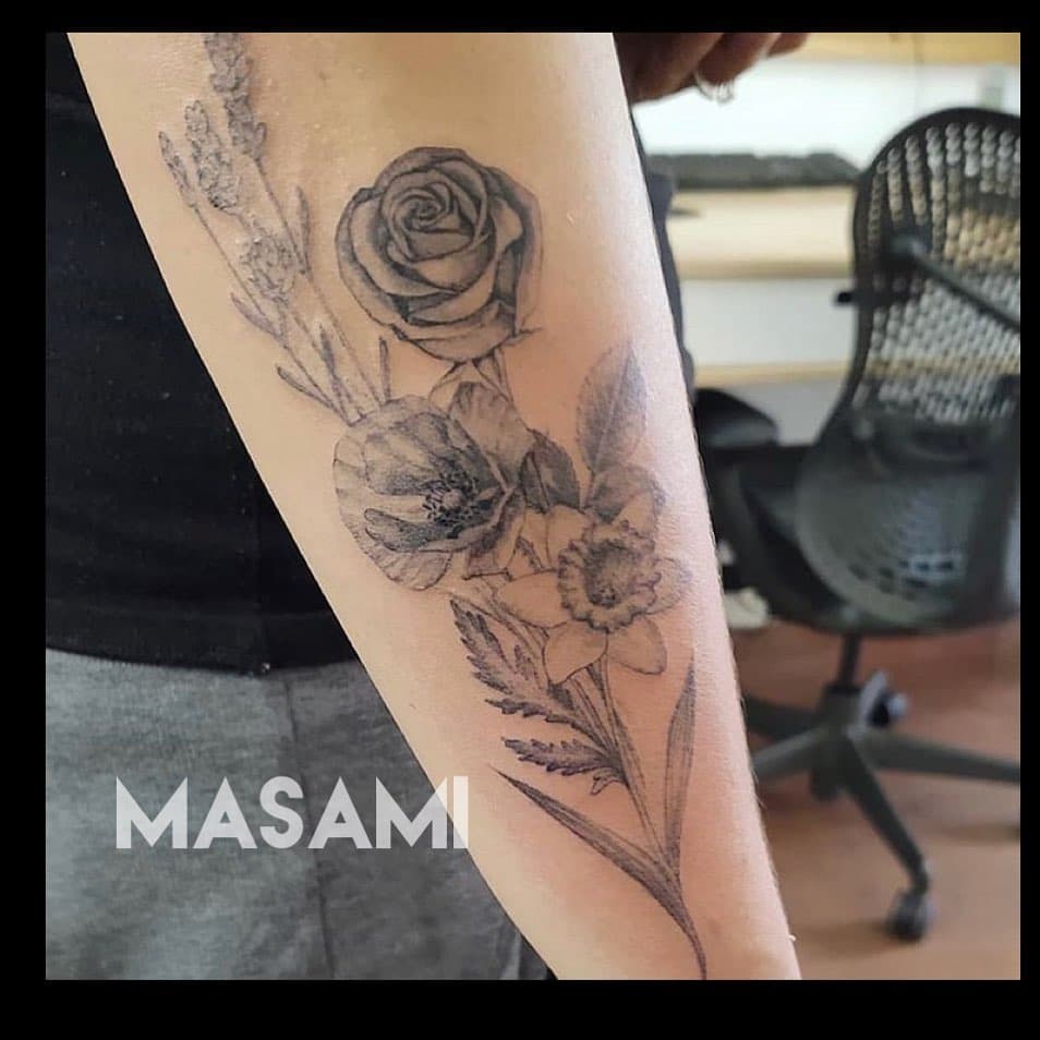 Bouquet of flowers by Masami @masamitattoo 

To book with an artist, reach out directly to them .
#dakinitattoo #tattoosbymasami #tattoo #tattoos #blackandgreytattoo #flowertattoo #inked #inkedphilly #phillytattoo #phillytattooartist #philadelphiatattoo #snyderave #southphilly