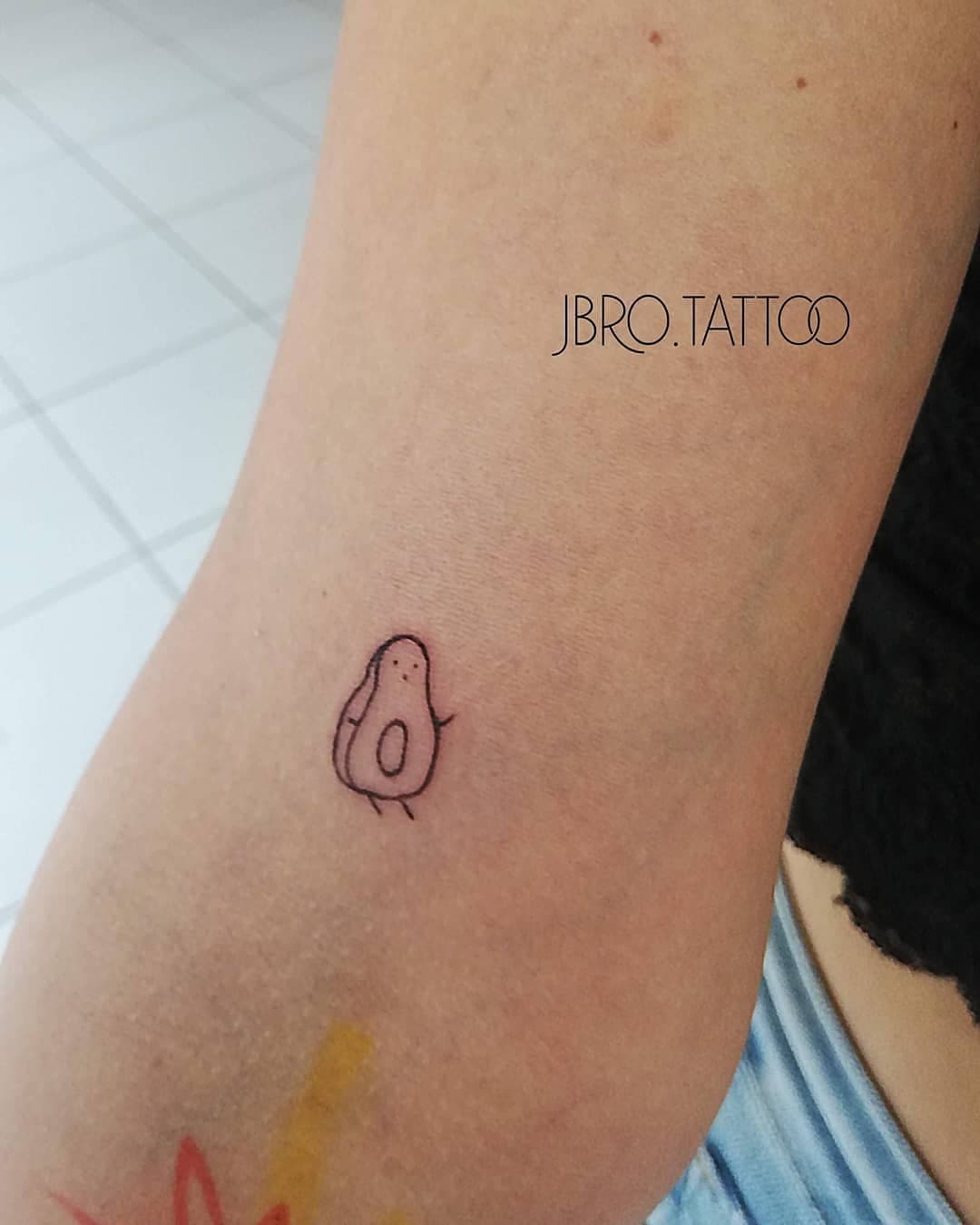 Outro lado do abacatinho 🥑😁

#abacate #planta #minitattoo #abacatinho #avocado #outrametade #abacateiro #desenhosfofinhos #tatuagemfina #tatuagem #tatuecomoumagarota #tatuagemfemenina #tatuagembraço #traço