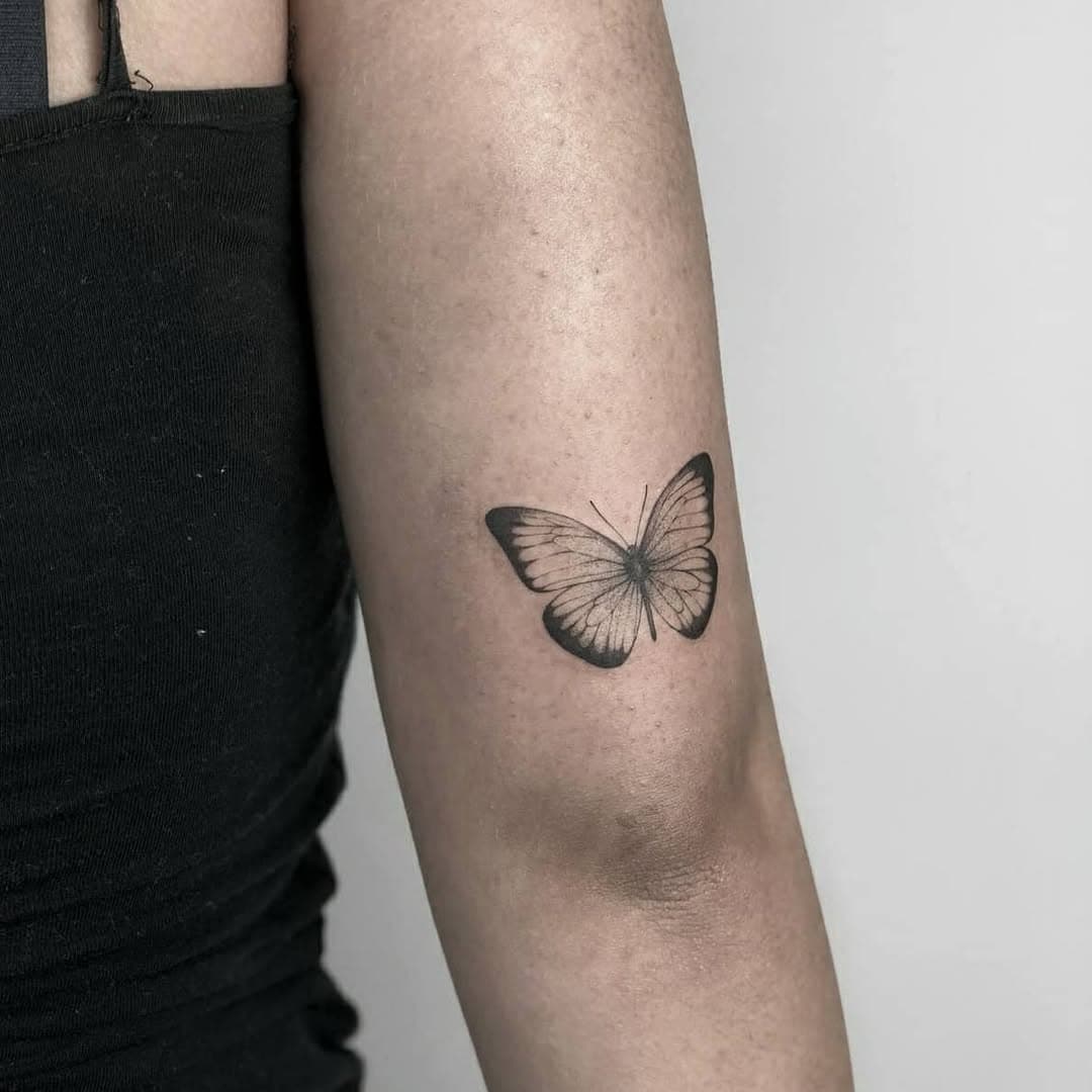 .
.
Der Schmetterling ist ein Zeichen für Auferstehung, Transformation, sowie ausgewogene Schönheit. 
.
.
Für eine Buchungsanfrage kontaktieren Sie uns bitte über
✉️ www.inktasticffm.com/contact ✉️
und wählen Sie „Minitattoos“.
Wir werden Ihnen so schnell wie möglich antworten.
.
.
For Booking request, please contact us via
✉️ www.inktasticffm.com/contact ✉️
and choose “Minitattoos”.
We will try to answer you back as soon as possible.