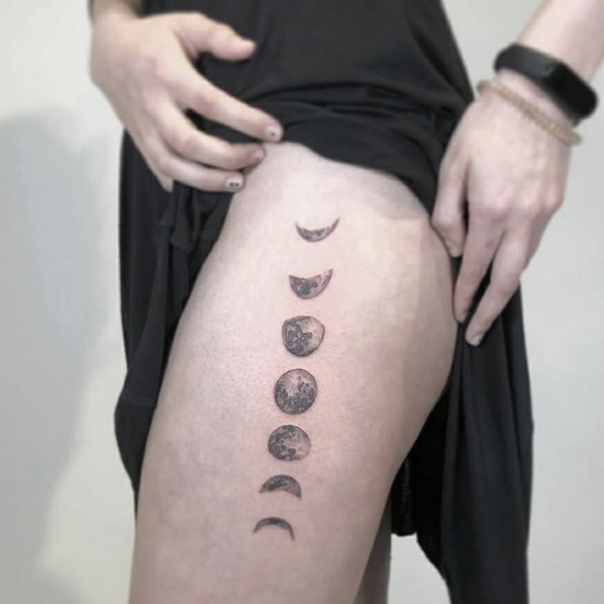 .
.
"Wenn ich das Wunder eines Sonnenuntergangs oder die Schönheit des Mondes bewundere, weitet sich meine Seele." (Mahatma Gandhi) 
.
.
Für eine Buchungsanfrage kontaktieren Sie uns bitte über
✉️ www.inktasticffm.com/contact ✉️
und wählen Sie „Minitattoos“.
Wir werden Ihnen so schnell wie möglich antworten.
.
.
For Booking request, please contact us via
✉️ www.inktasticffm.com/contact ✉️
and choose “Minitattoos”.
We will try to answer you back as soon as possible.