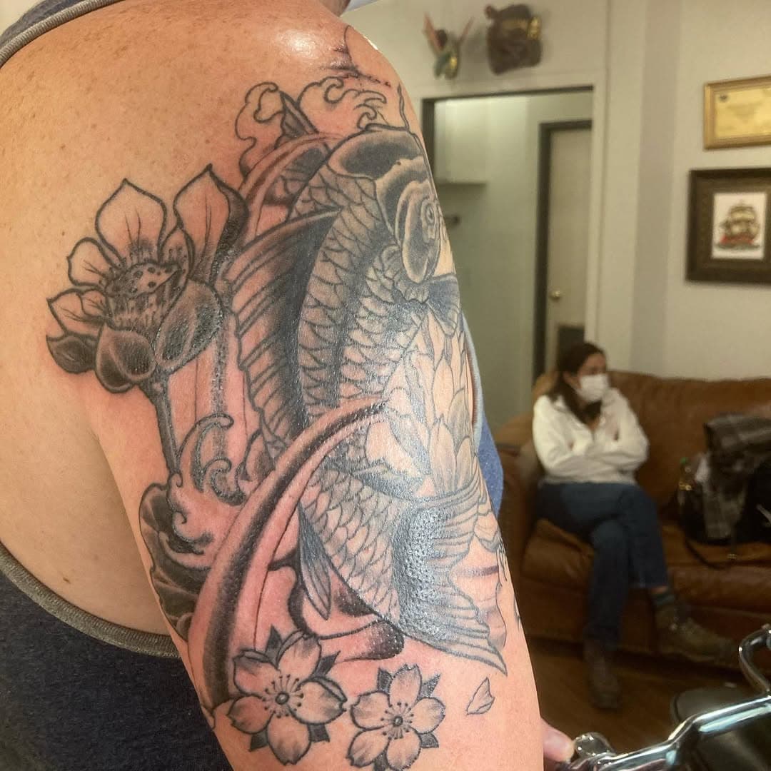 Half healed. Half fresh shaded. Not the best pics but just happy with how this cover-up came out. Super chill client and his wife were good company and good conversation. #modernclassictattoo #koi #koitattoo #tattooideas #cuboulder #coloradotattooartist #coloradotattoo