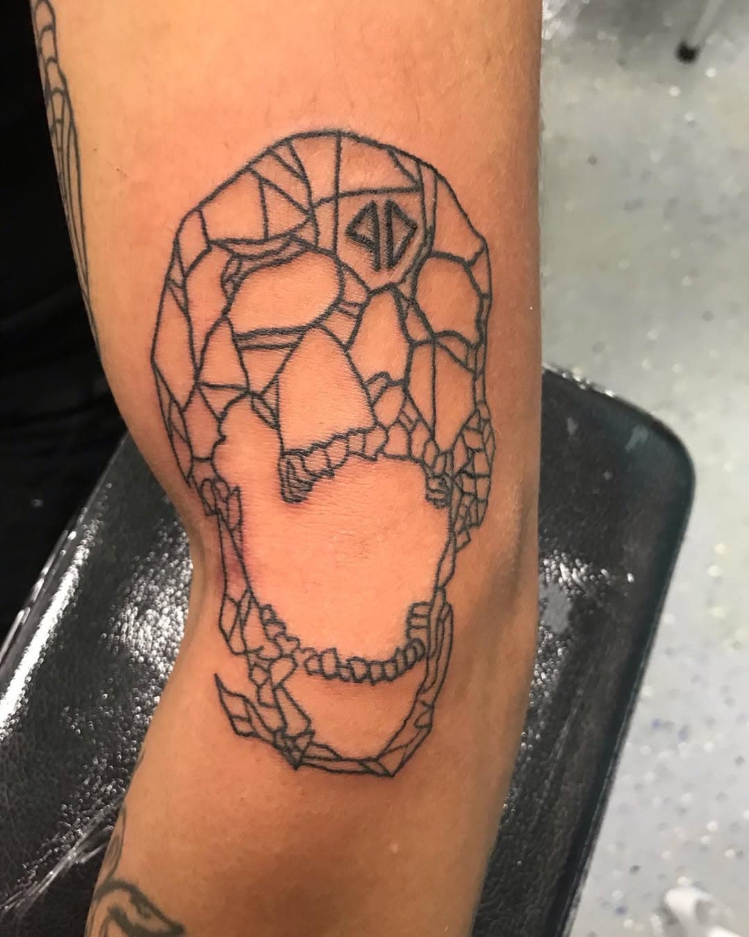 Fun line skull the other day #tattoos #tattooing #tattoo #ink #inked #skull #skulltattoo #linework #fun #dowhatyoulove #pissdrunks #bakerskateboards