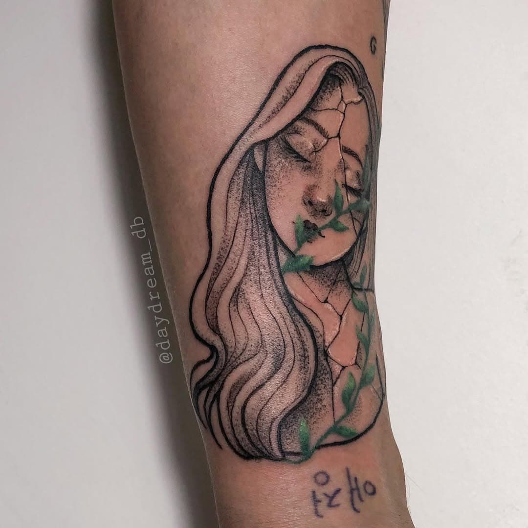 🖤Pieces🖤
Essa tatuagem foi uma adaptação de uma das pinturas da série “pieces” que lancei no meio da quarentena. Fico feliz demais quando vocês escolhem tatuar esses projetos mais diferentes que eu crio, tem muito significado, obrigada @han_h4n! 
.
.
Pra orçamentos e agendamentos é só mandar e-mail ou dm 💌
(daydreamdb.ink@gmail.com) 
.
.
.
.
.
@tattooadoras 
@tattooloversstudio 
.
.
.
.
.
#pieces #statue #statuetattoo #tattooproject #tattoopainting #tattooart #tattooadoras #flashworkers #flashtattoo #tattoo2me #tattoobrasil #tatuaggio #broken #brokenpieces #autoral