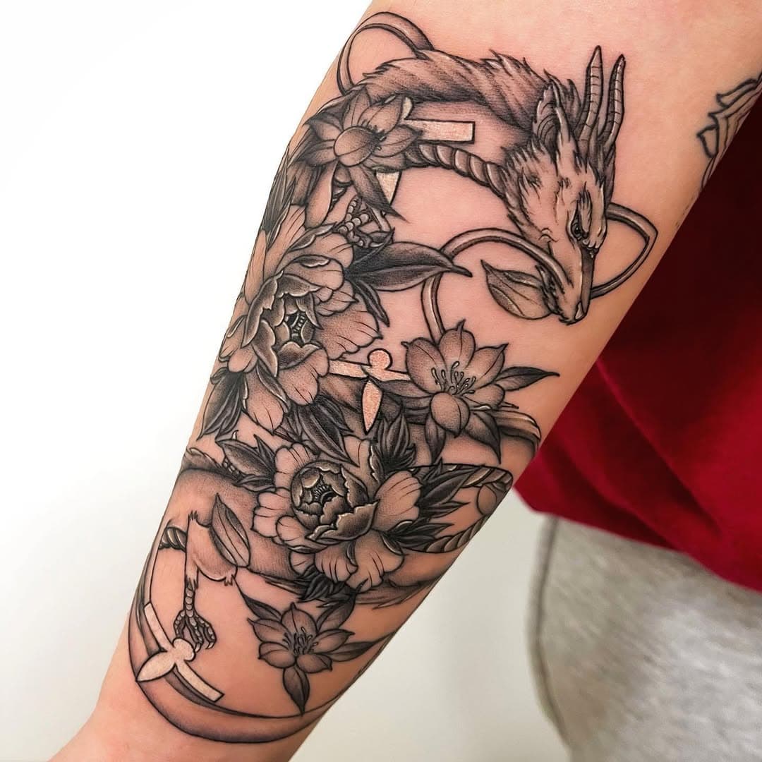 Haku add-on to a floral outline Tiffany had previously! Swipe over to see the before. 🌸
.
.
.
.
.
#spiritedaway #spiritedawaytattoo #spiritedawayfanart #haku #hakuspiritedaway #asiantattoo #japanesetattoo #japanesesleeve #halfsleeve #irezumi #irezumitattoo #irezumicollective #irezumism #torontotattoo #torontotattooartist #studioghibliart #irezumitattoos #irezumiart #torontoart #hakutattoo #torontotattoos #irezumitattooart #animeart #animetattoo #studioghibli #studioghiblitattoos #torontoartists #fytsupplies #japaneseart