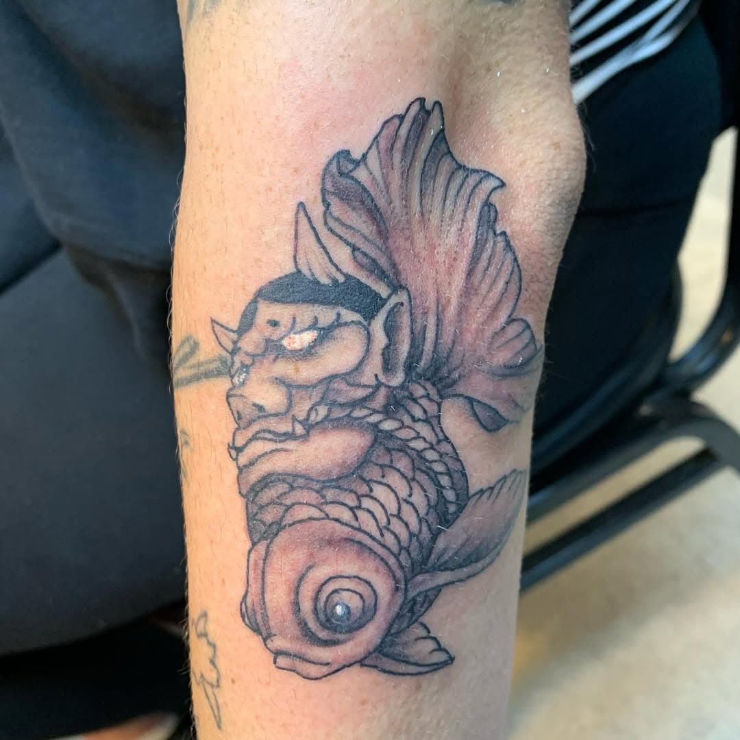 #frankieray#worldfamousemporiumoftattoo#tattoo#blackandgrey#color#best##fun#vannuys#sanfernandovalley#tattooshop#oni#koitattoo#goldfishtattoo