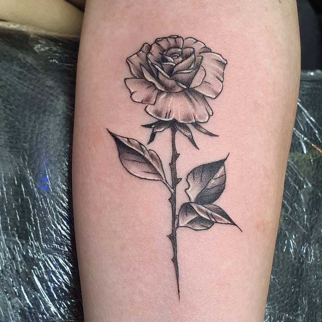 Last tattoo before Christmas 2020 so happy with this super sweet little pretty,  done yesterday #rose #tattoo
#rosetattoo #blackwork #blackandgreytattoo #foreverandevertattoo #bournemouth #uk #diddy  #tattoosforgirls #delicate #pretty